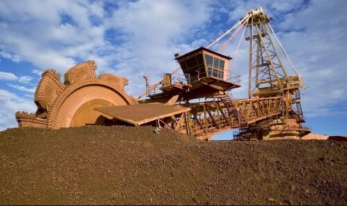 Chinese regulators held meeting on iron ore market, urged futures companies against driving up prices