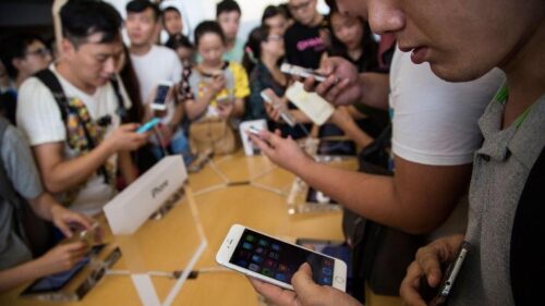 Smartphone sales in mainland China fell 17.7% on year in August – research
