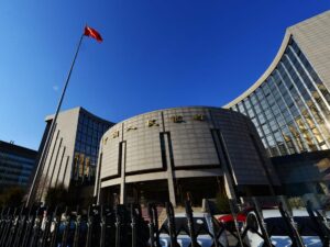 PBOC cut banks’ reserve requirement ratio to support economic recovery
