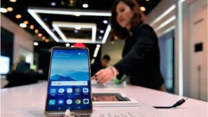 China’s mobile phone shipments fell 20.9% on year in Jun, new model launches fell 35.3% – government think tank