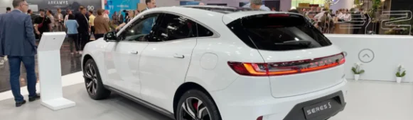 AutoSeres Falls Below Offering Price on Debut After 133× Oversubscription in Hong Kong’s Largest Auto IPO This Year