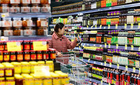 China’s Retail Sales Contract YoY for First Time Since Pandemic, Services and Goods Divergence Deepens