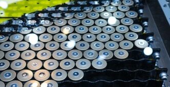 Leading Battery Makers Sell Assets as Liquidity Pressure Builds Amid Expansion Push
